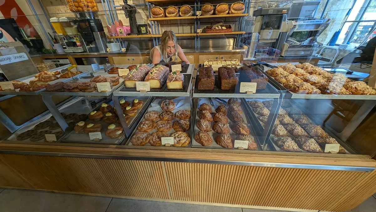 Warrens Bakery – bakery in Dartmouth town centre